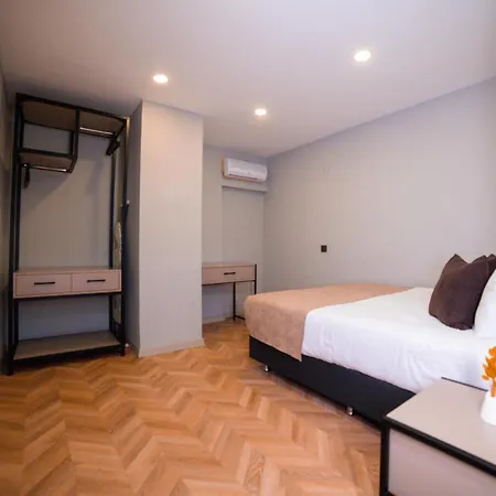 Moon Aparthotel *